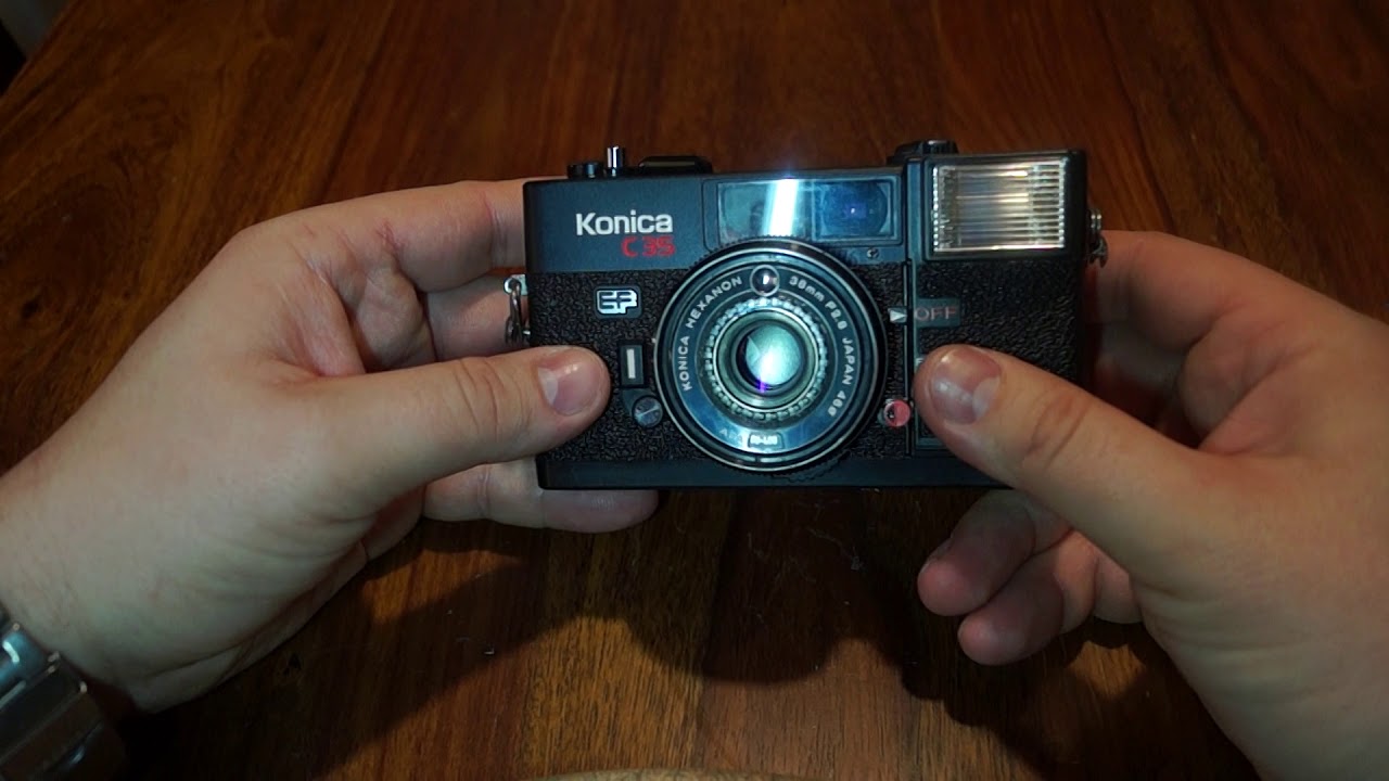 FOTO ANALOG. KONICA C35 EF kompakt kt&oacute;ry umie zauroczyć.