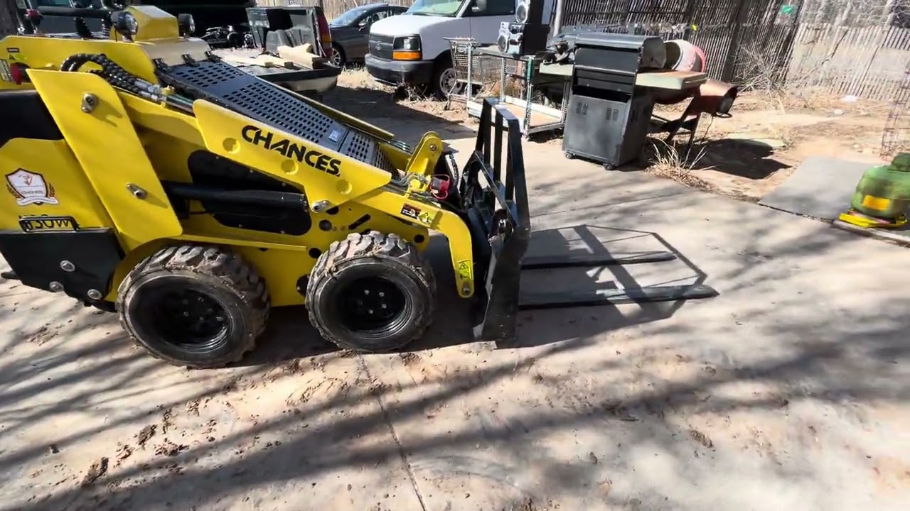 Some random mini skid steer action 🙃