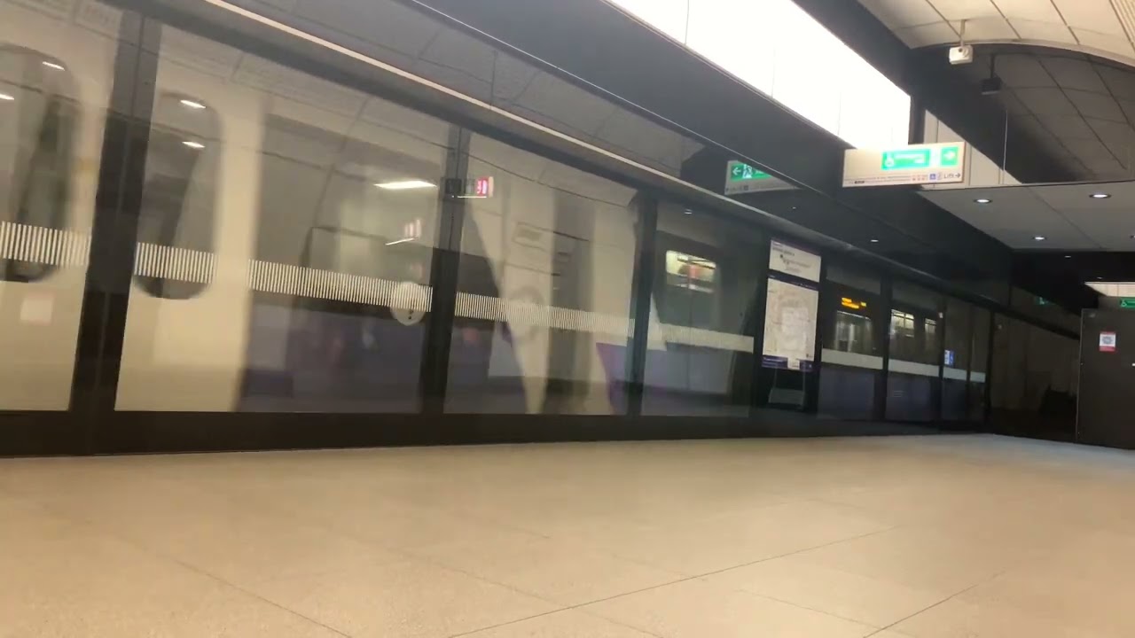 An Elizabeth Line Class 345 leaving Liverpool Street