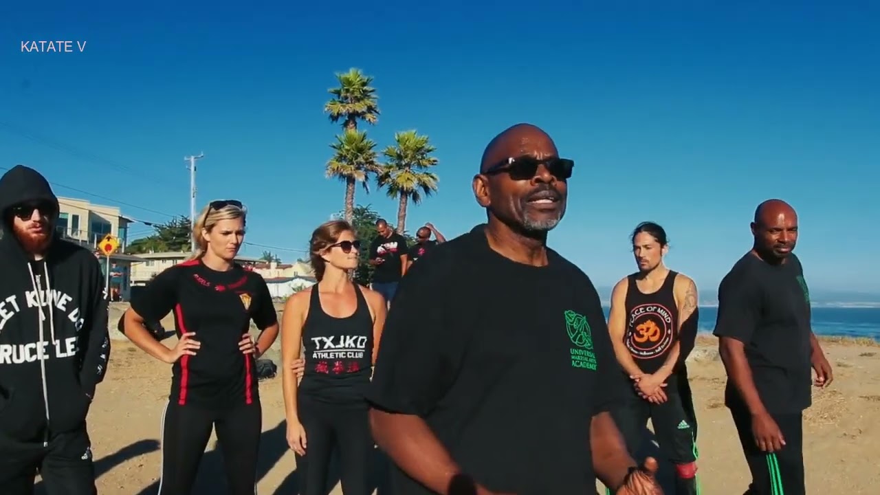 Small Joint Locking MMA Mixing Small Circle Jujitsu, Trapping and Boxing_R