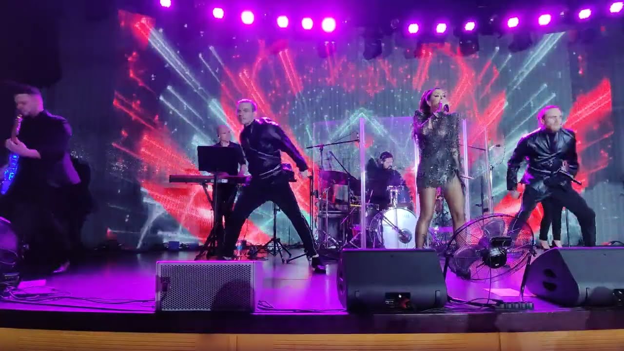 Ани Лорак - 01 Зажигай сердце (Backstage 11.02.2022)