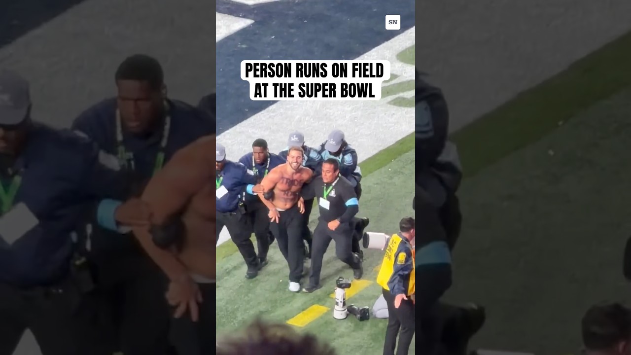 Super Bowl &lsquo;streaker&rsquo; gets on field