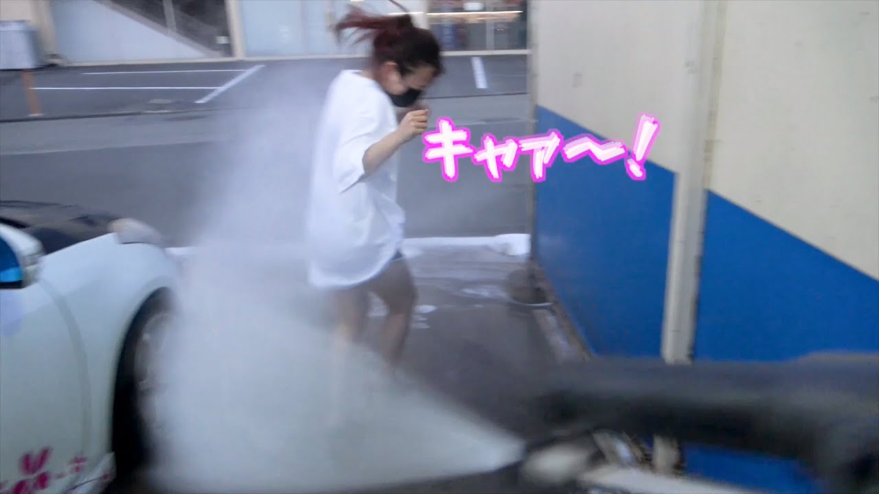 スイスポ女子を洗車でびちゃびちゃにしてみた。