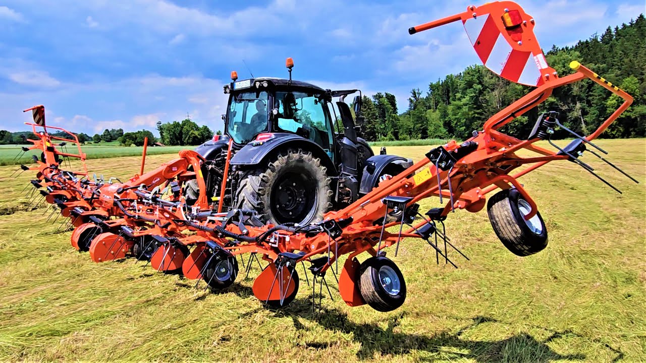 Weltgrößter Kreiselheuer von KUHN GF 13003 mit Dreipunktaufhängung und 13 m Breite!