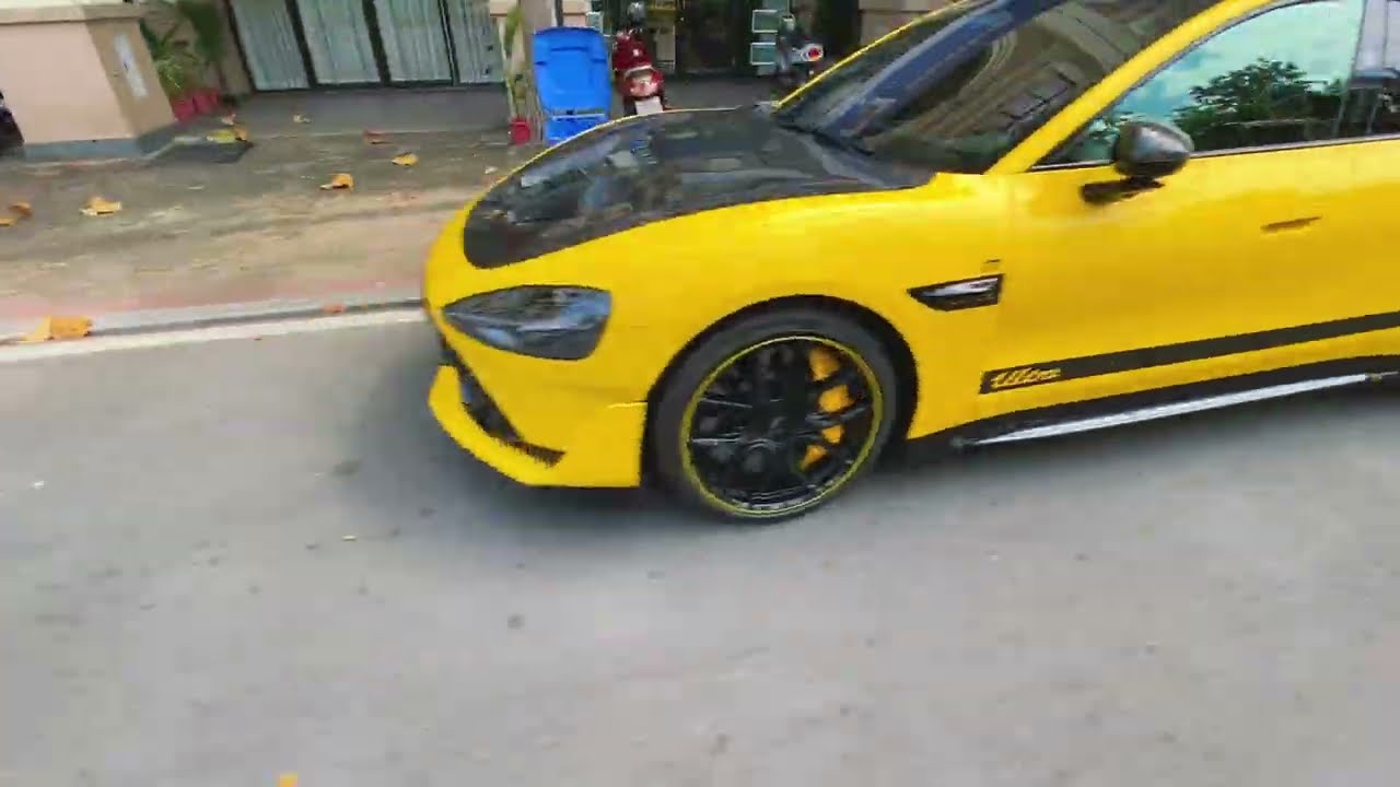 I POV RIDE AROUND THE CITY WITH MY HONDA SCOOTER TO FIND SUPERCARS 4K