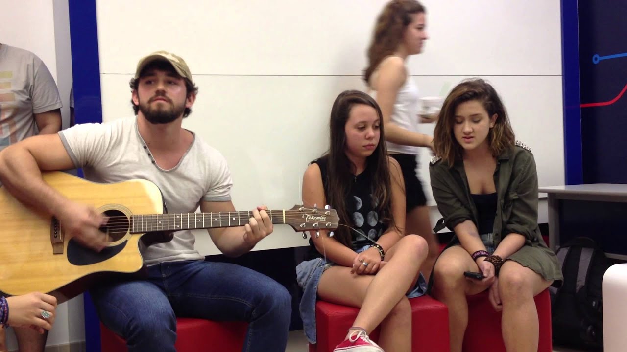 Kevin Brauer, Cammie O'Donnell and Ju Vieira performing Pink's Just Give Me A Reason
