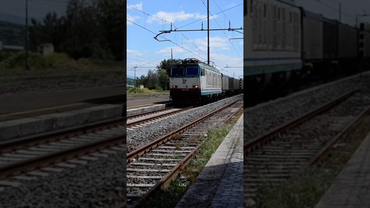 treno merci con open container ed e652 xmpr a Bassano in Teverina nel 2017