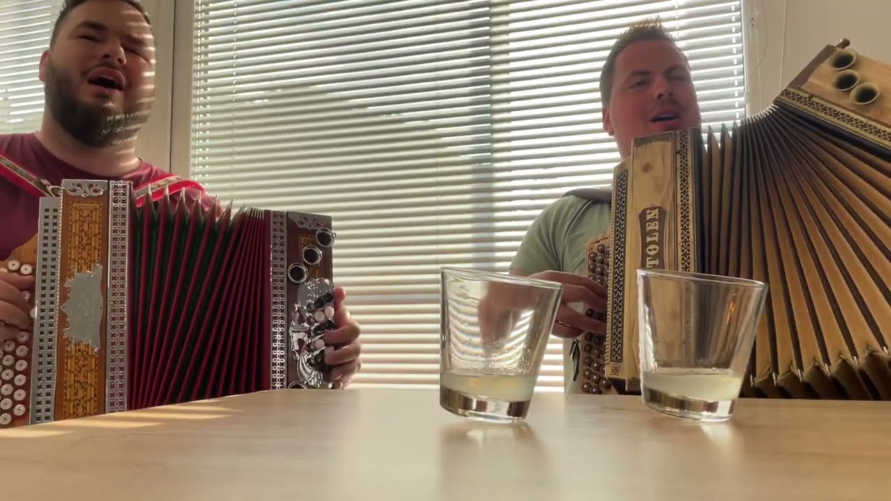 Duo Surprise- Tu smo doma (izštekani)