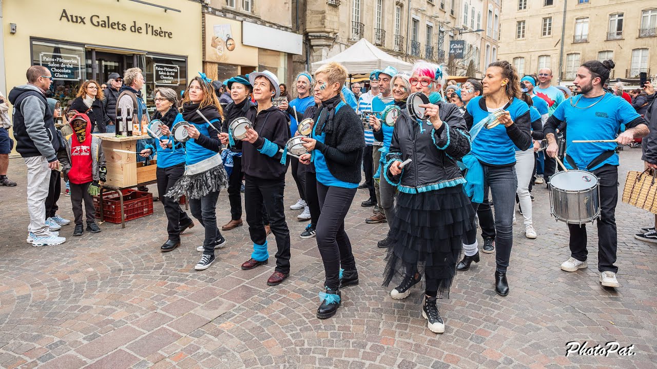 Tribalatam au marché de Romans-sur-Isère 2024.