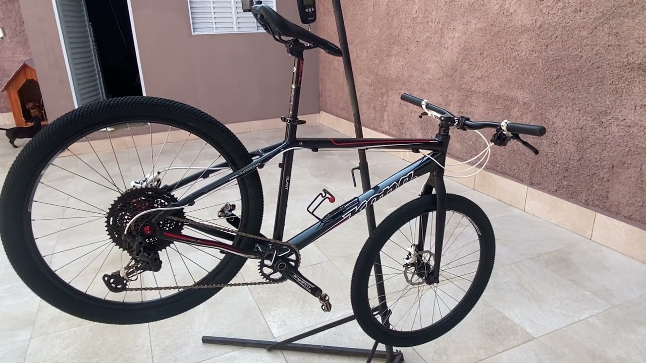 Bicicleta aro 26 preparada para asfalto e trilhas leves