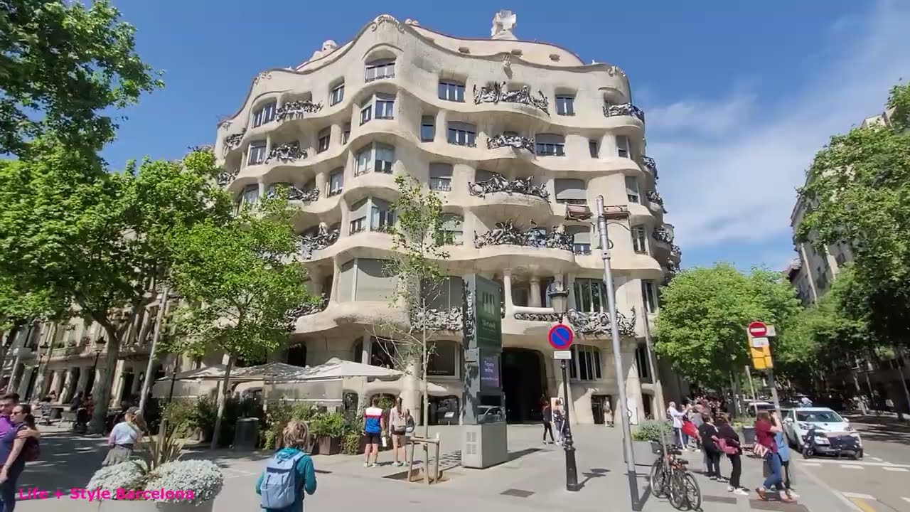 Passeig de Gracia - Walking Barcelona - Shopping Highstreet Barcelona