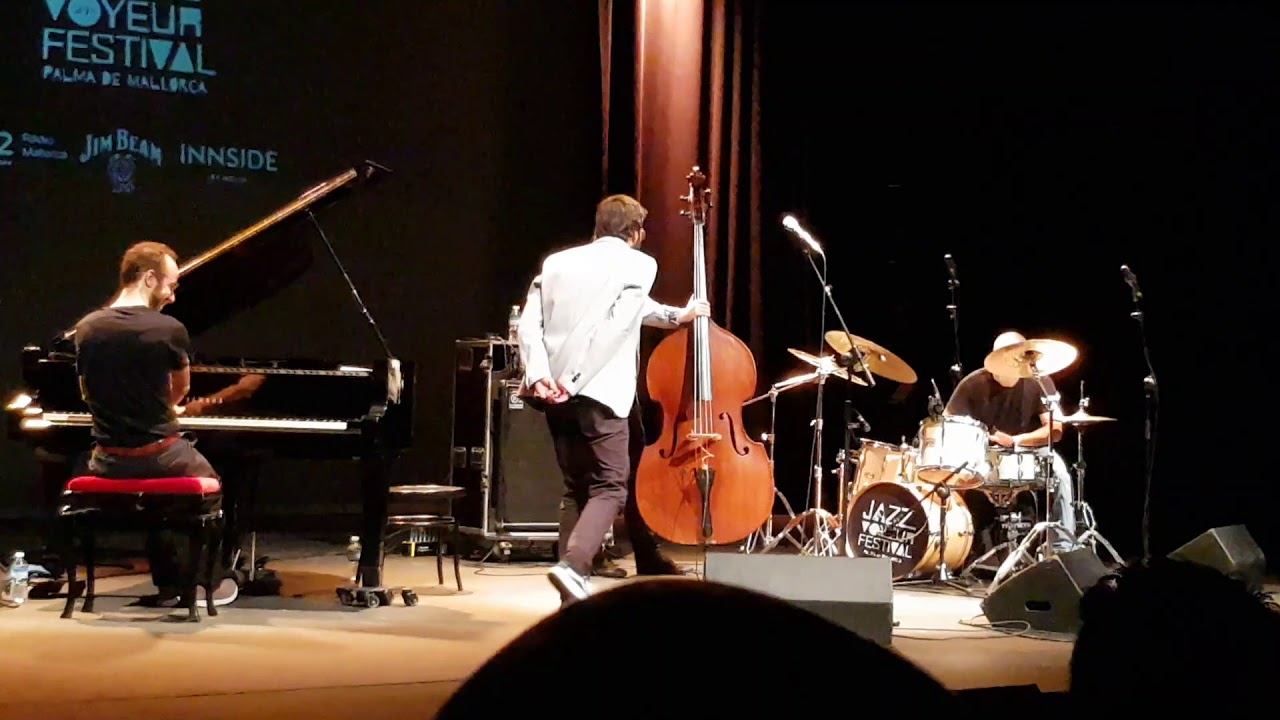 Ay Amor de Salvador Sobral en el concierto de Palma de Mallorca Trui Teatro el 23 de Noviembre 2018