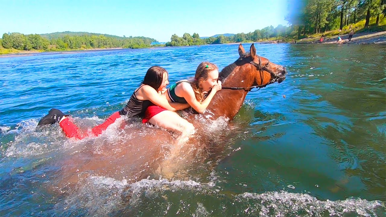 КУПАЕМСЯ С ЛОШАДЬМИ / Конное SLOW MO в ВОДЕ | Клип