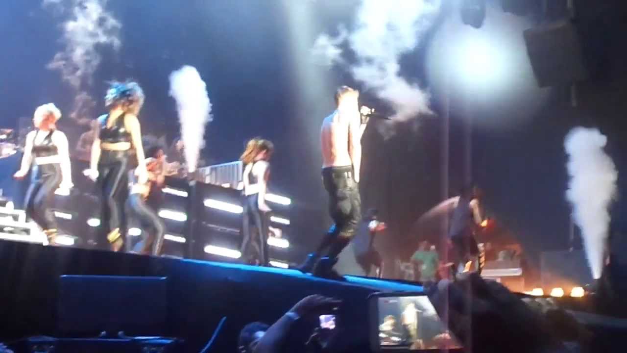 Believe Tour: Justin Bieber - Boyfriend (Rio de Janeiro, 2013)