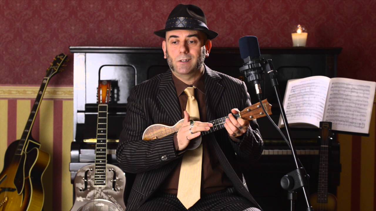 UKULELE ACADEMY: LEZIONI DI UKULELE PER TUTTI - LEZIONE 2 - IMPOSTAZIONE IN PIEDI