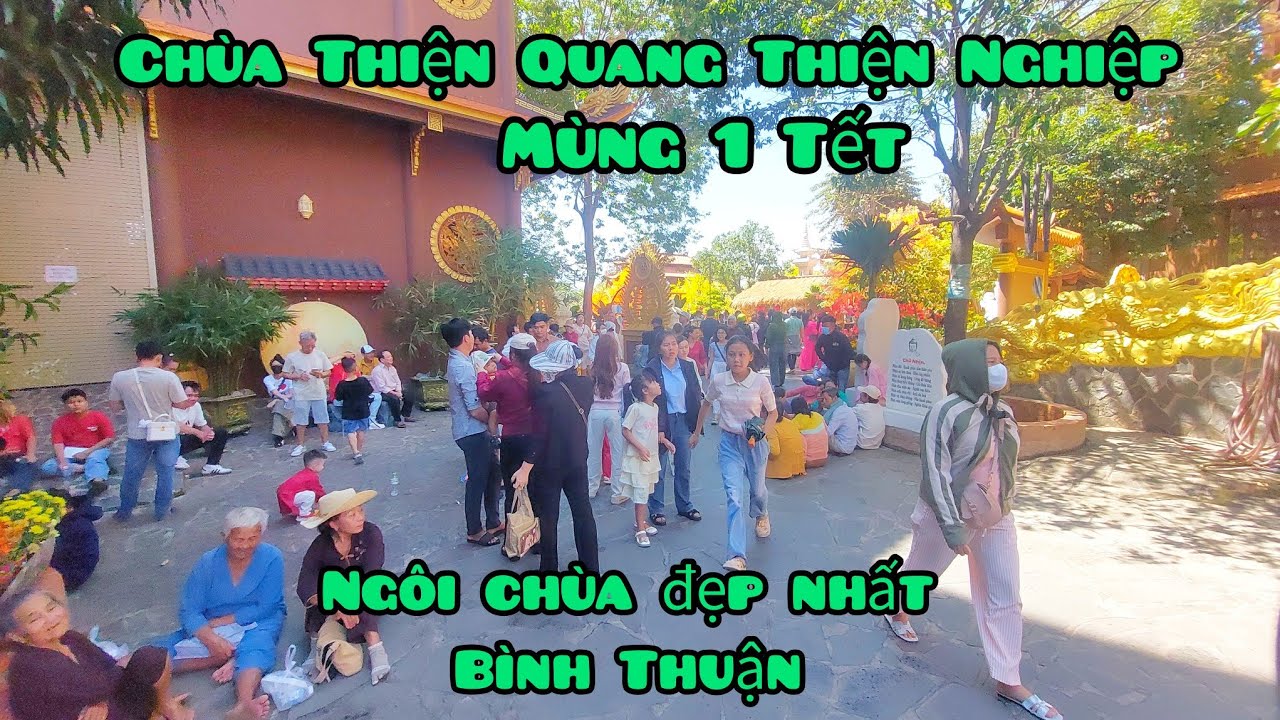 Chùa Thiện Quang Mùng 1 Tết...Ngôi chùa đông nhất lúc này 