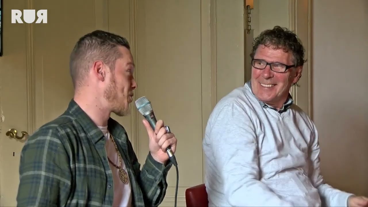 Christopher Blok met een 'spoken word' ode aan Willem van Hanegem (namens Opel & Orange Motors)