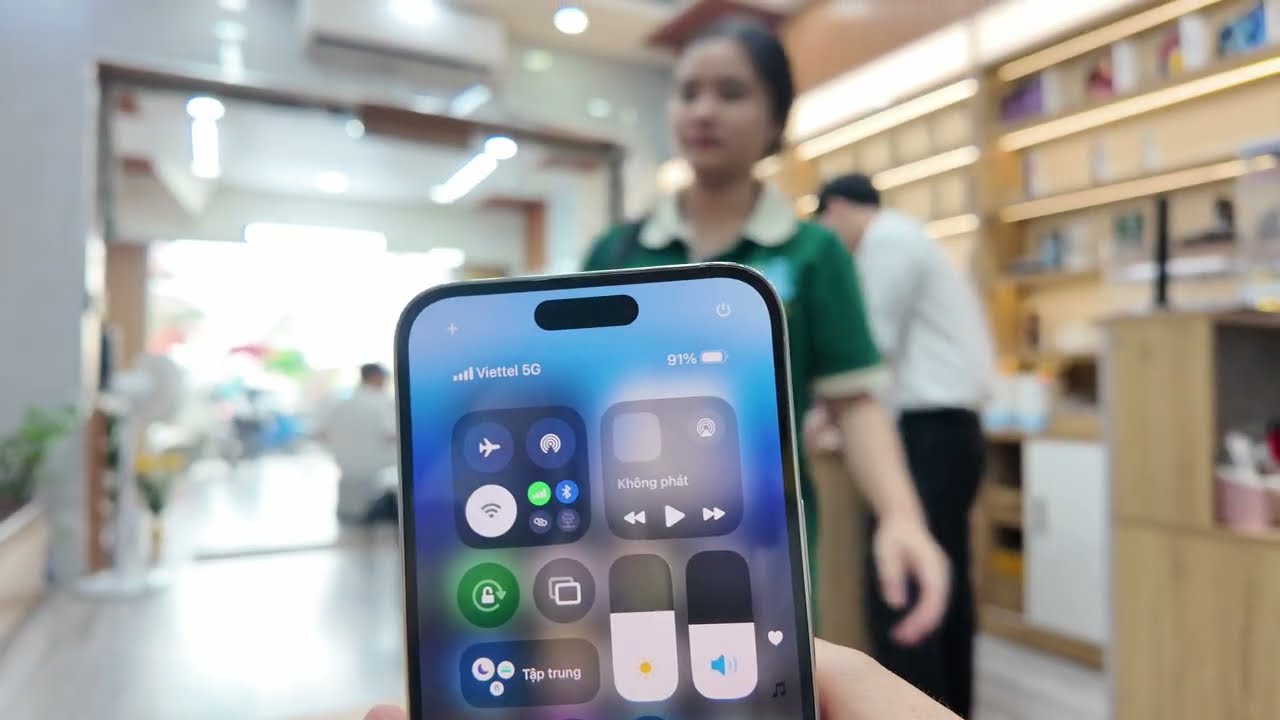 Chiếc iPhone Lock Không Cần Dùng Tới Sim Ghép Vì Đã Được Độ Sim Ghép IC EID, iPhone Lock Tầm Cao Mới