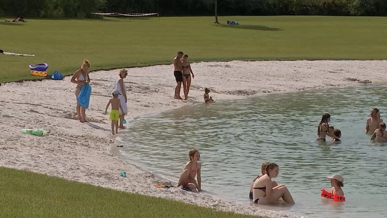 Vorbild Karibik: Wei&szlig;er Sandstrand am Badesee