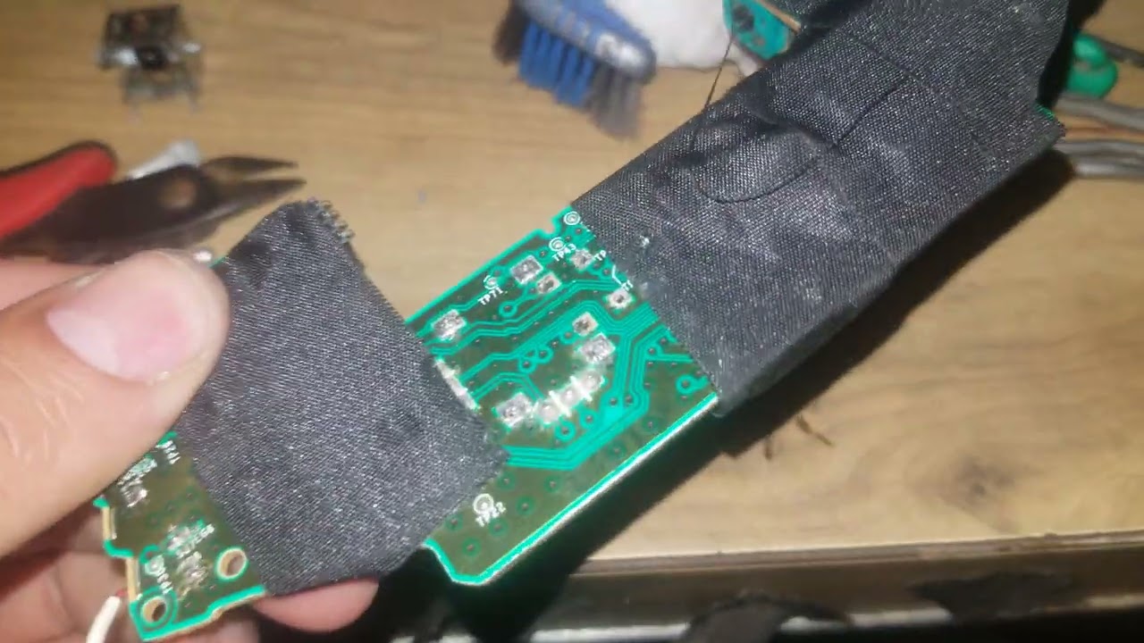 Cambiando el boton del joystick derecho sin flux con un alambrito :V 
