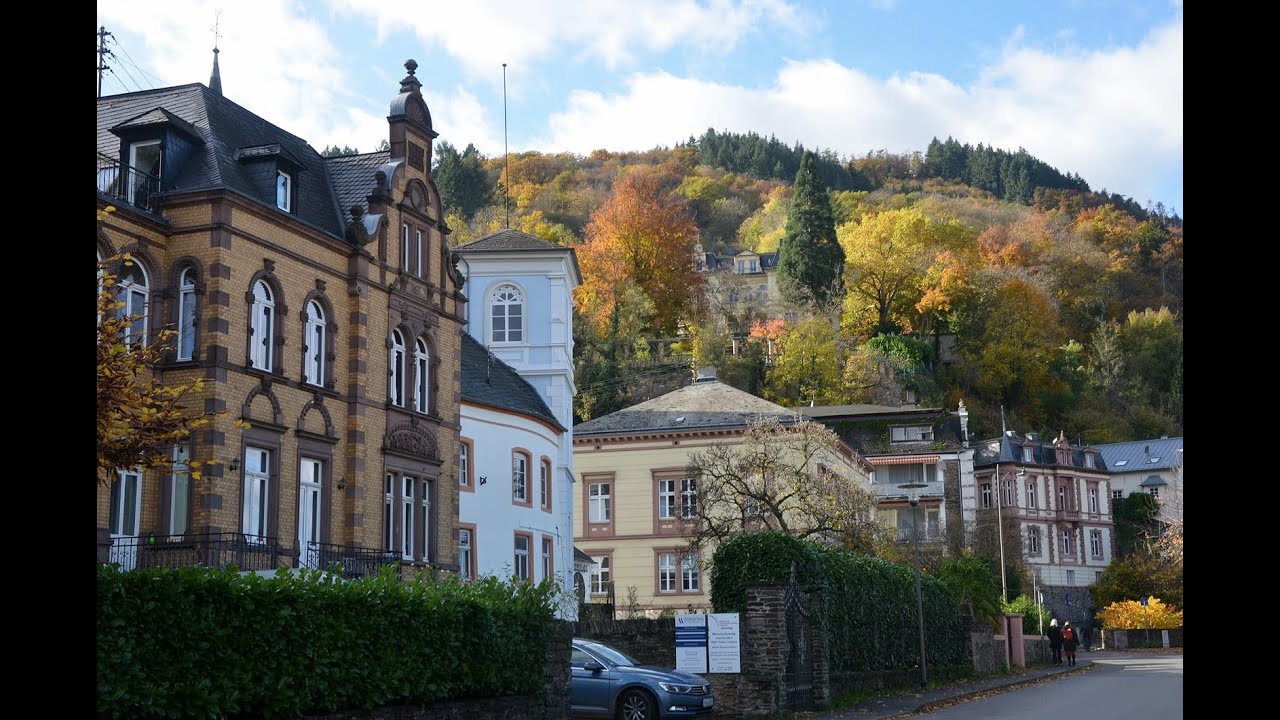 Traben - Trarbach - Mosel Schönheit in Herbsttönen. Traben- Trarbach- Mosele beauty in autumn colors