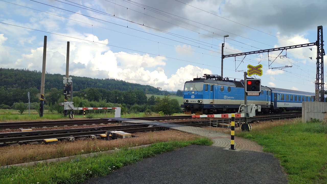 Železniční přejezd AŽD 97 P 285 Holoubkov 26.8.2022 a 28.9.2022 Czech railroad crossing.