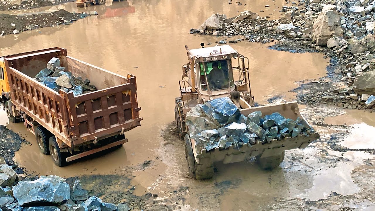 Sooper Stone 🗯️ Massive Rock Loading Show By Powerful 966 Wheel Loader 