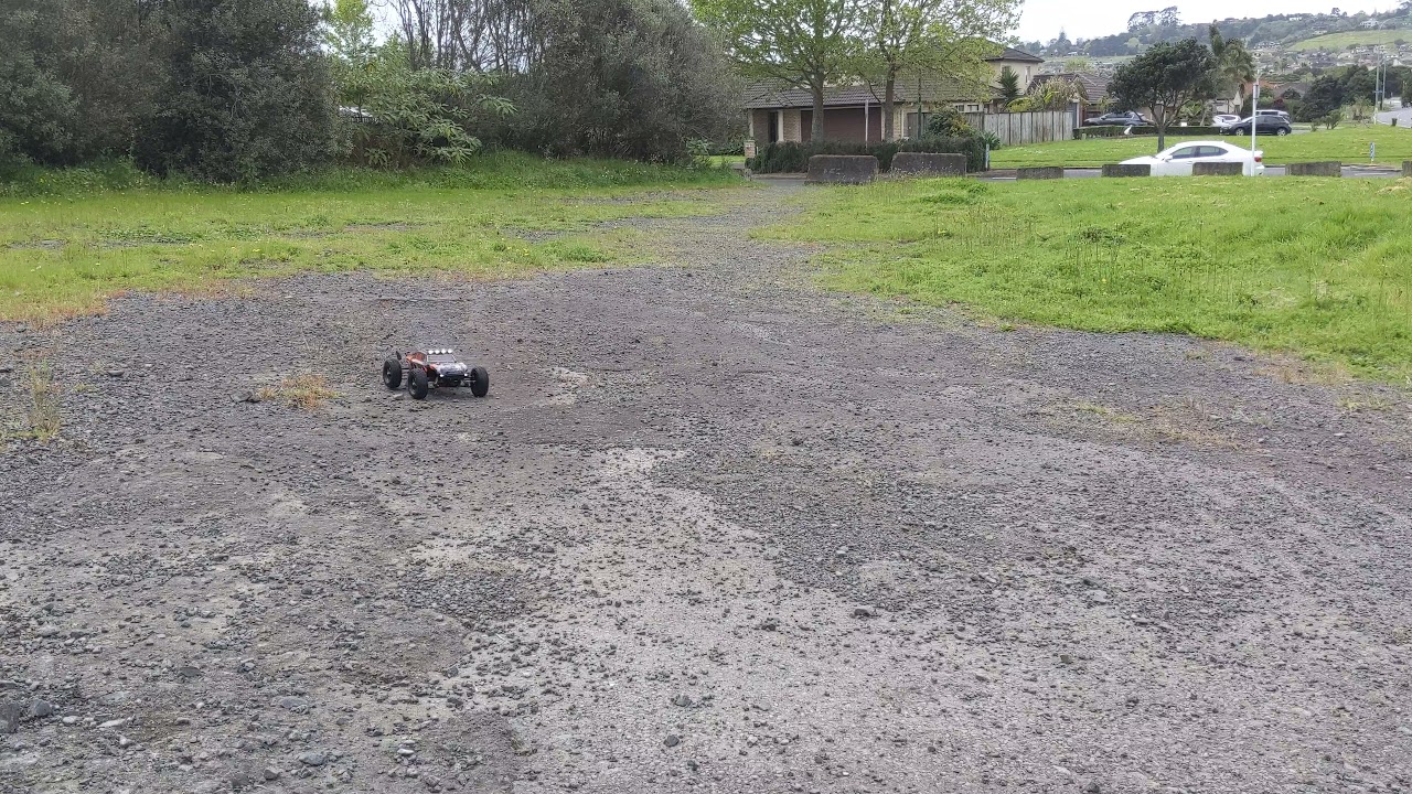 HBX 901a brushless getting loose trying to drive with one hand. Review link in description