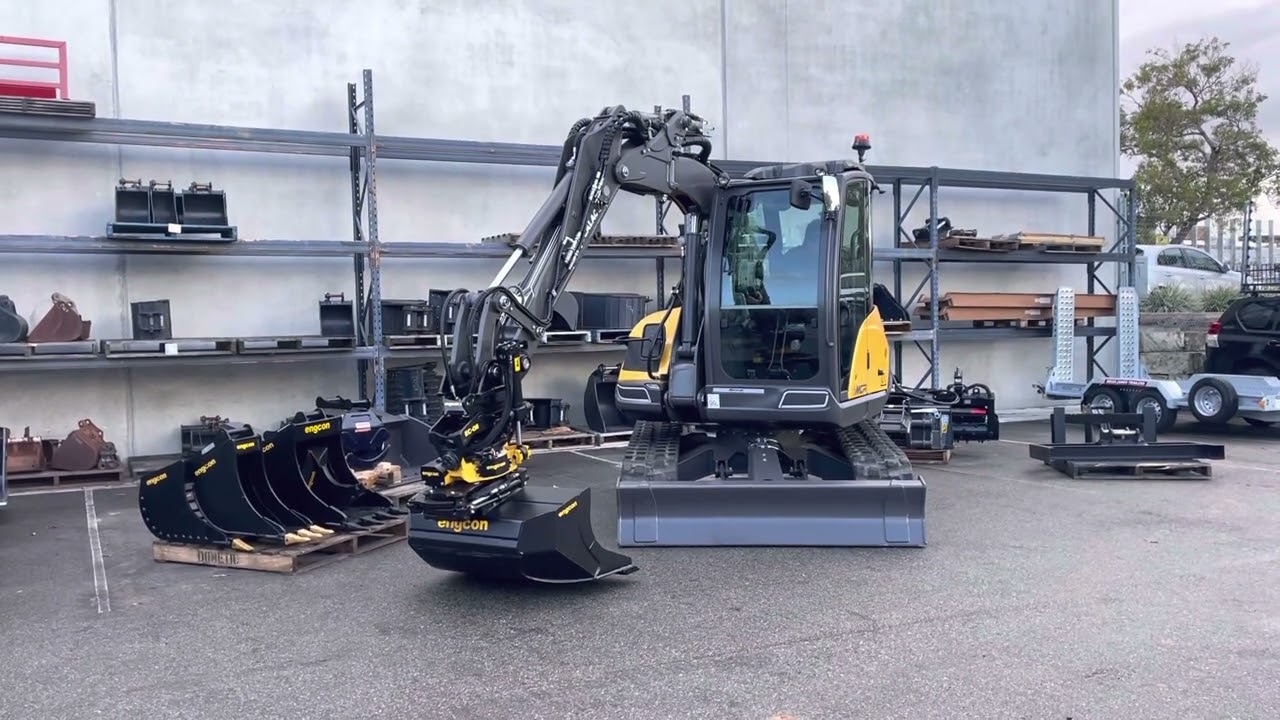 Mecalac 6MCR with Engcon EC206 EC-OIL first operation