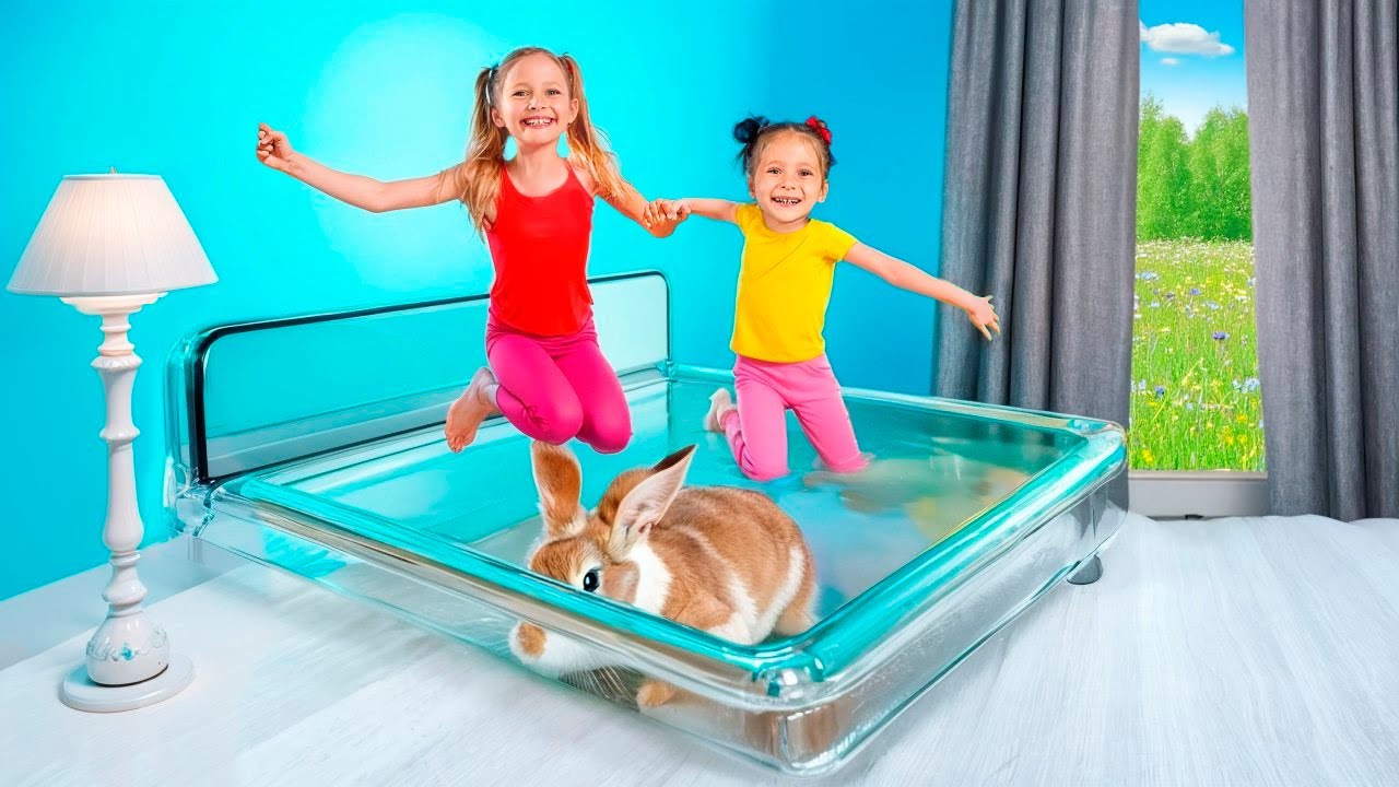Có gì dưới giường của Maya và Mary?