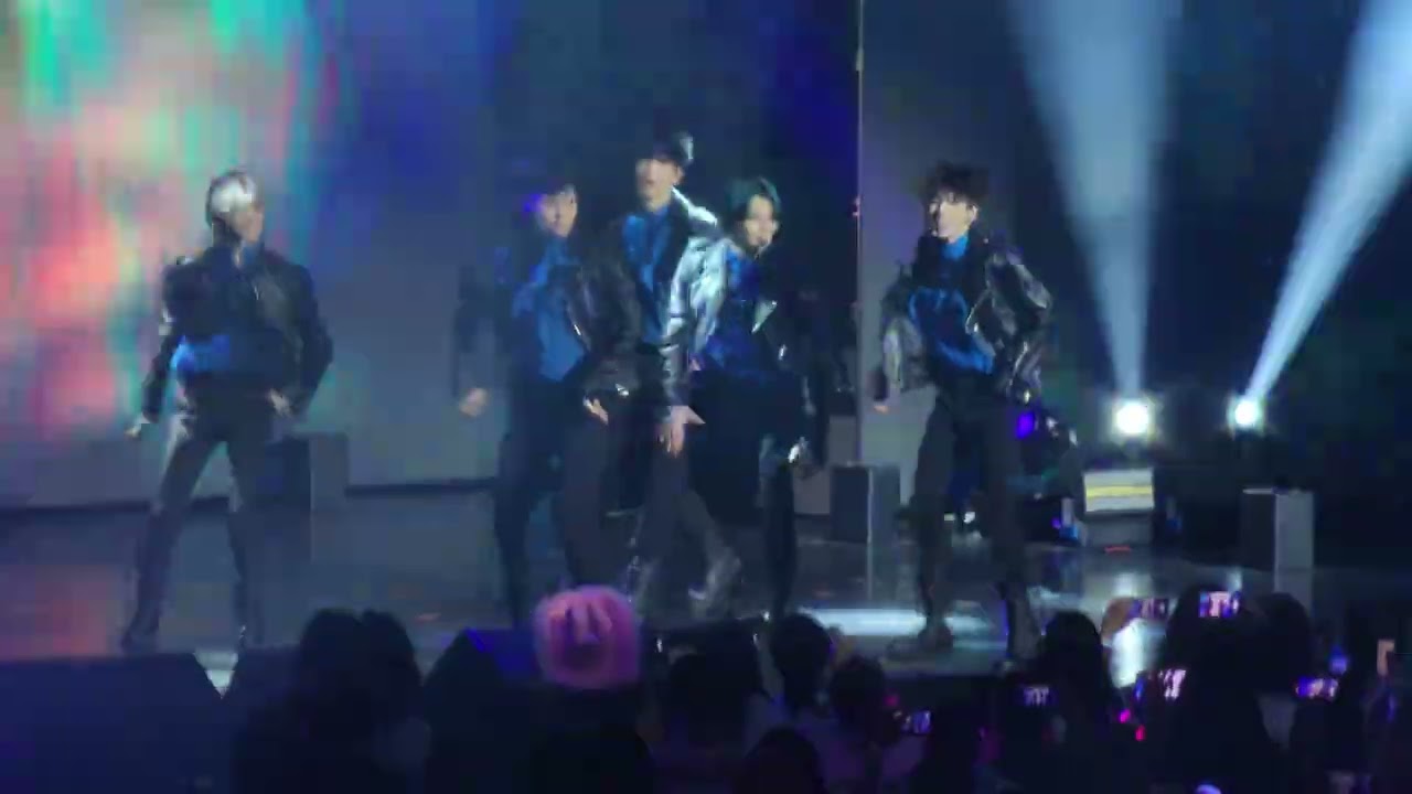 @TXT_bighit: 'Good Boy Gone Bad' at Chicago (7/7)
