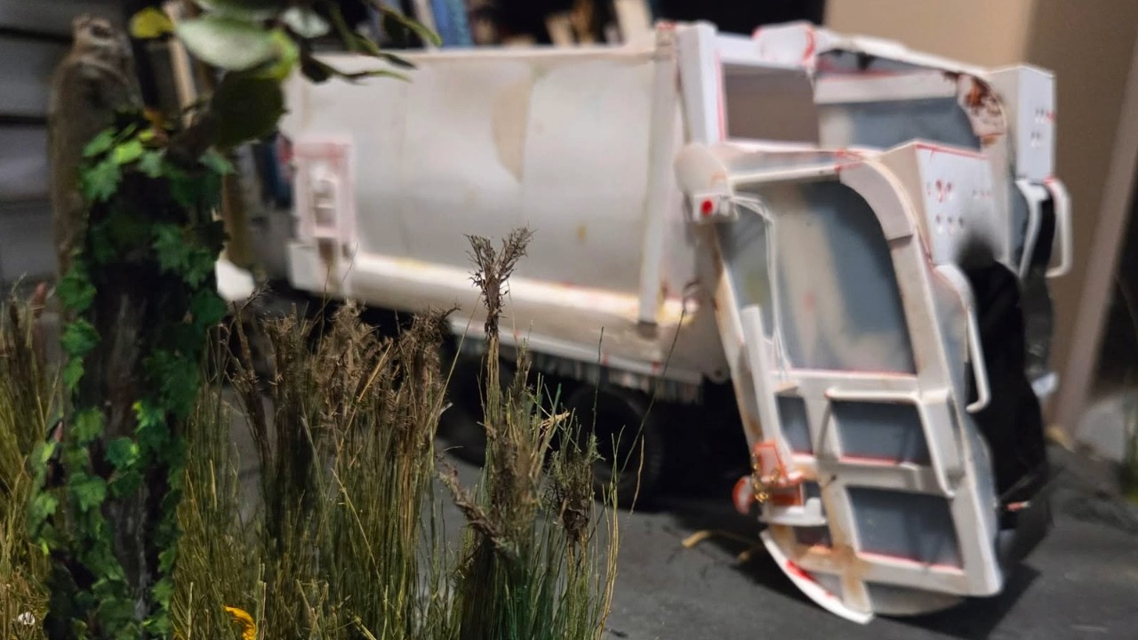 The Garbage Truck Part 3: The cab, the packing mechanism and how it works.