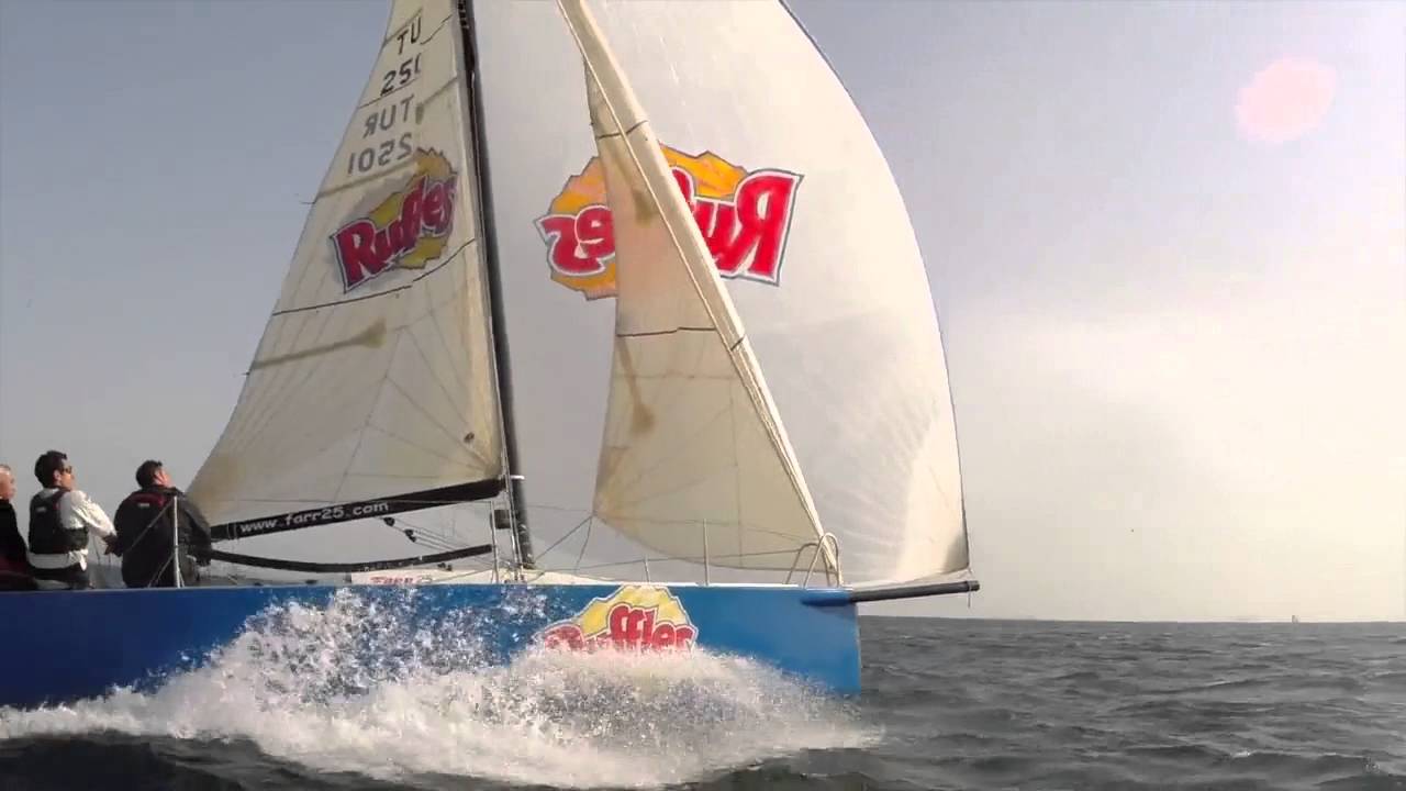 Farr25 Flies in Big Breeze