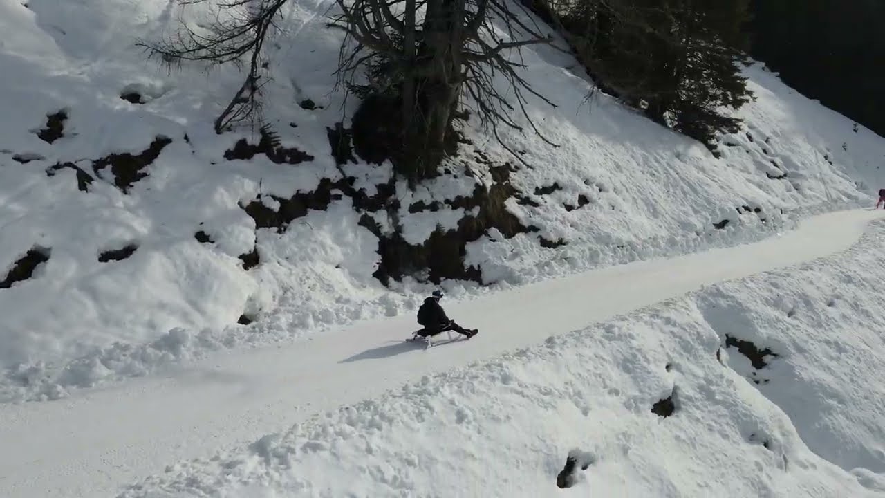 Schlittenfahren / Rodelstrecke / Naturrodelbahn