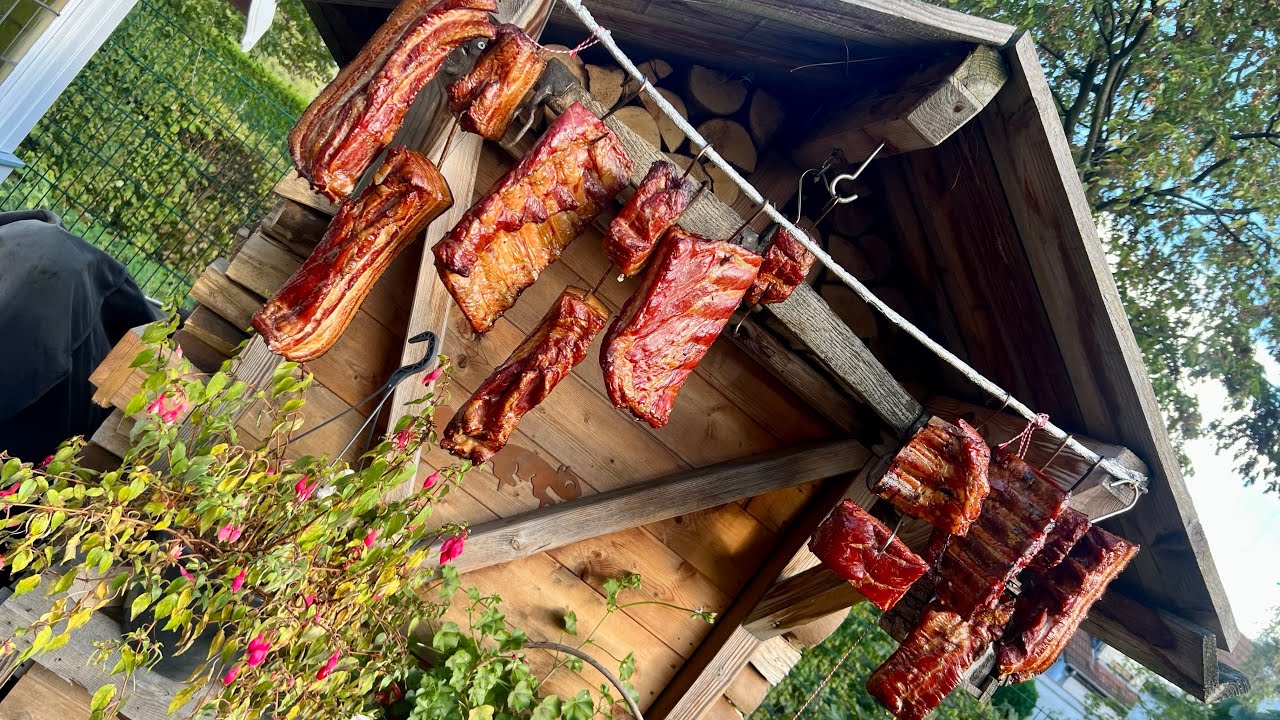Schweinebauch und Rippchen P&ouml;keln und r&auml;uchern.