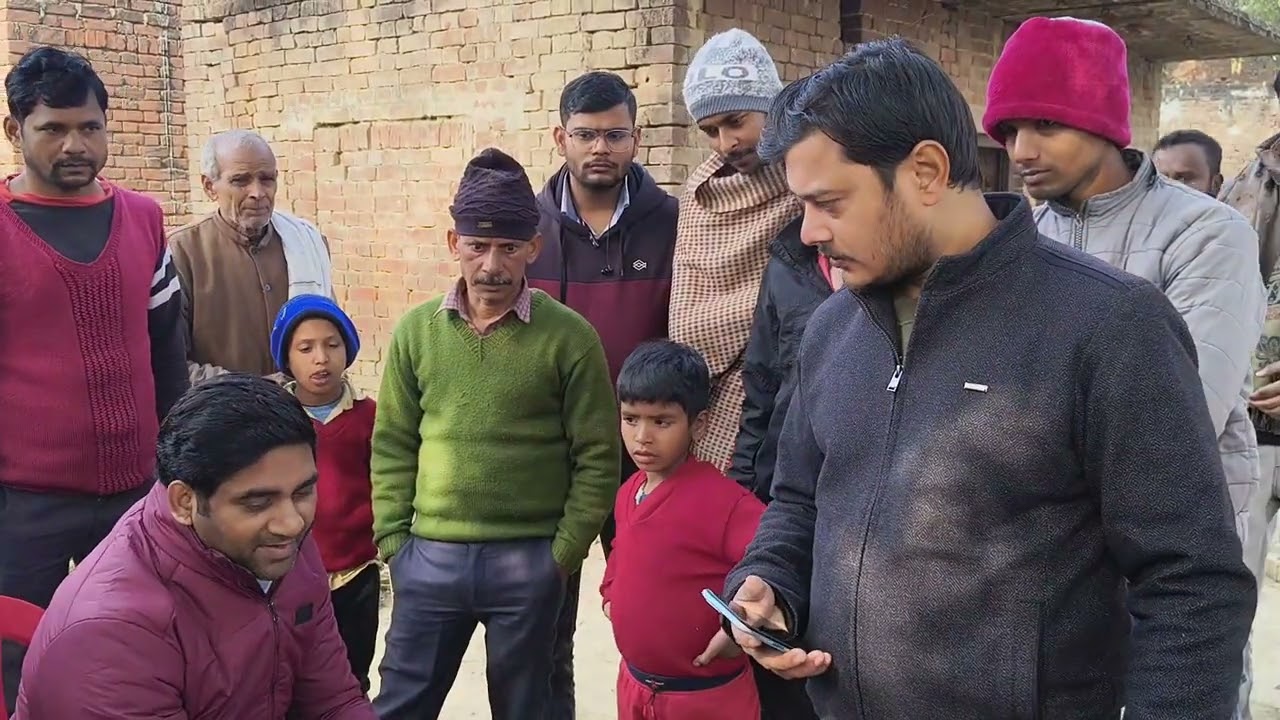 राशन कोटेदार की मनमानी से परेशान कार्ड धारकों की शिकायत पर खुली बैठक में राशन कोटेदार की हुई जांच ।