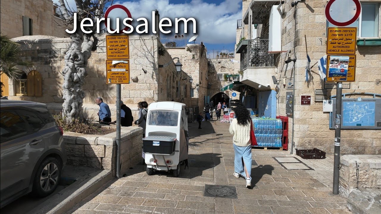 Jerusalem. A walk from the Jaffa Gate to the Western Wall. The atmosphere of an ancient city