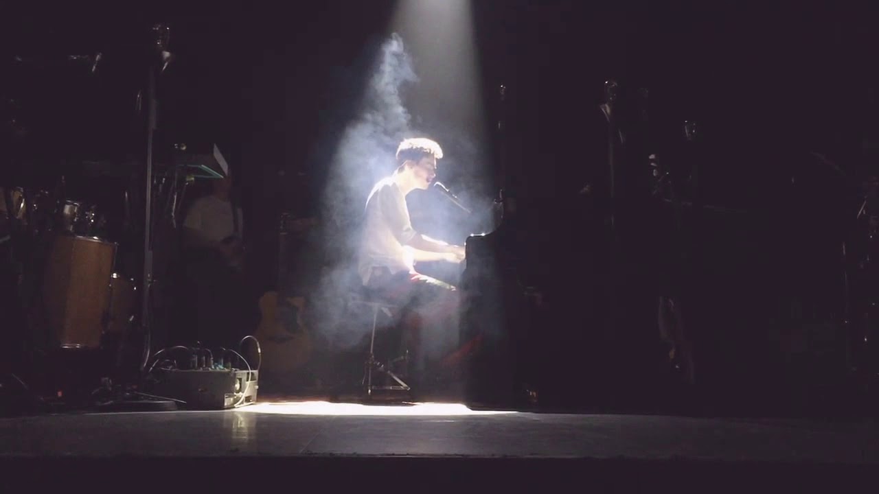 Jacob Collier singing ‘You And I’ in Madrid (you won’t regret watching this)