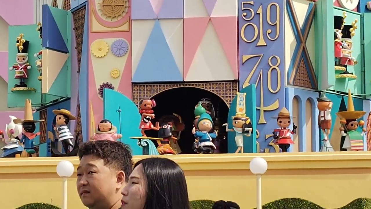 【ディズニー】イッツ・ア・スモールワールド クロックパレード