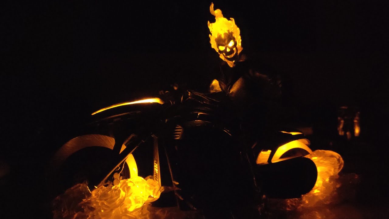 Mezco One:12 Collective Ghost Rider & Hell Cycle Set Review en Español