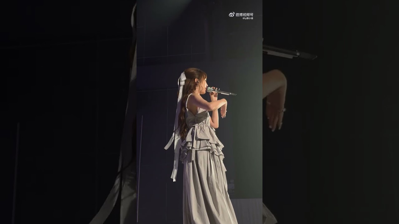 [FANCAM] 251220 Meng Jia (孟佳) -《Who's That Girl》at MINE Guangzhou concert by ly颜小语