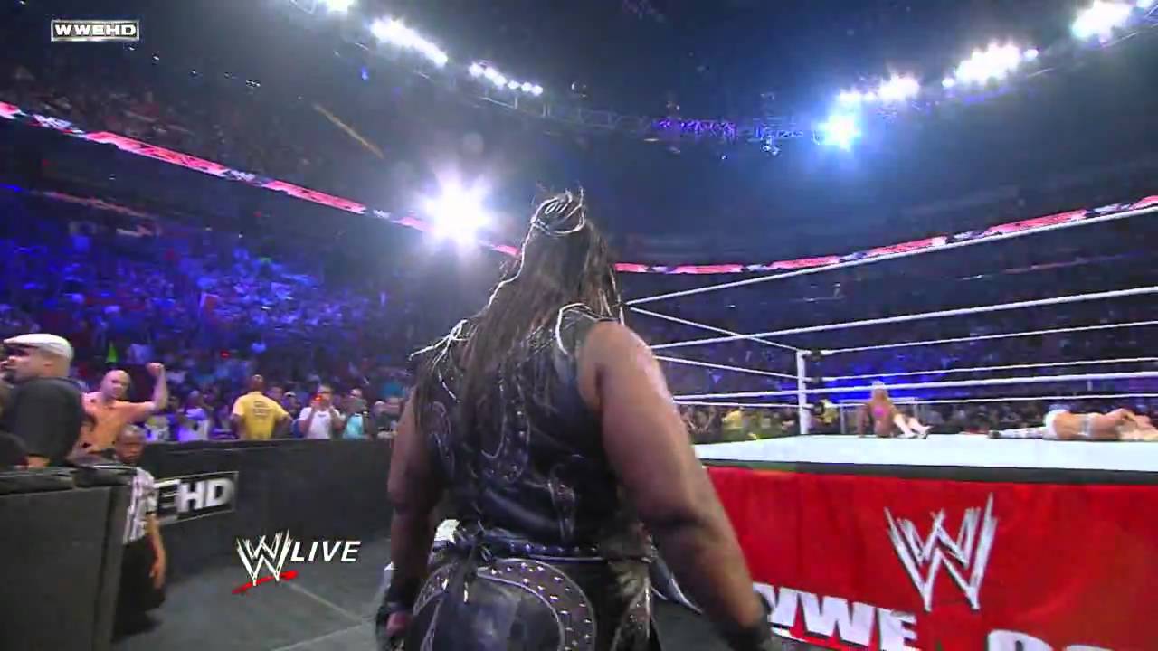 Raw: Харма прерывает матч между Келли Келли и Мариз