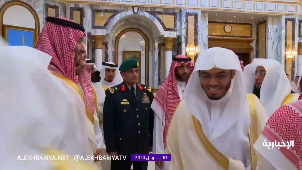 ولي العهد الأمير محمد بن سلمان يستقبل الشيخ ياسر الدوسري وأئمة الحرم المكي في عيد الفطر المبارك 1445