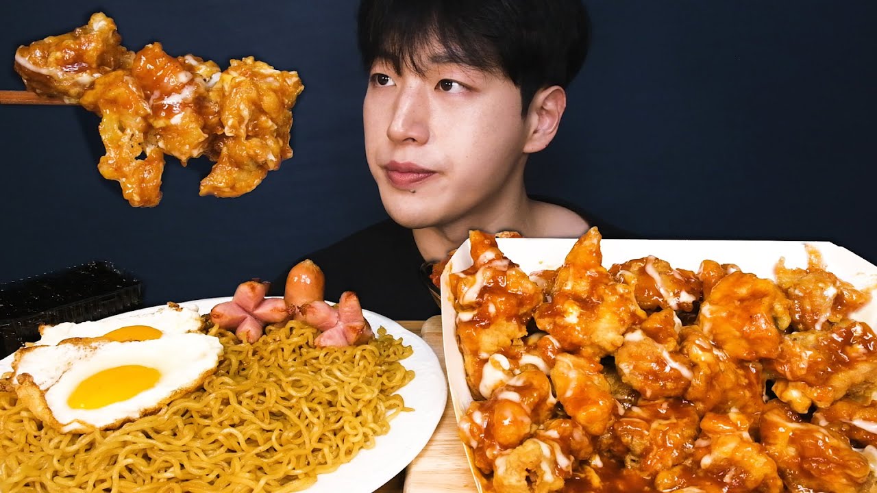 Indomie Mi Goreng & Жареная курица ASMR / Indomie Mi Goreng & Sweet Fried Chicken Eating Sounds 먹방