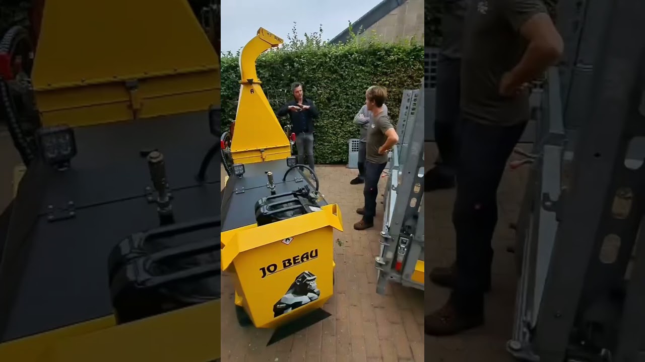 The start of the chipping season means lots of demonstrations 💪 #JoBeau  #woodchippers