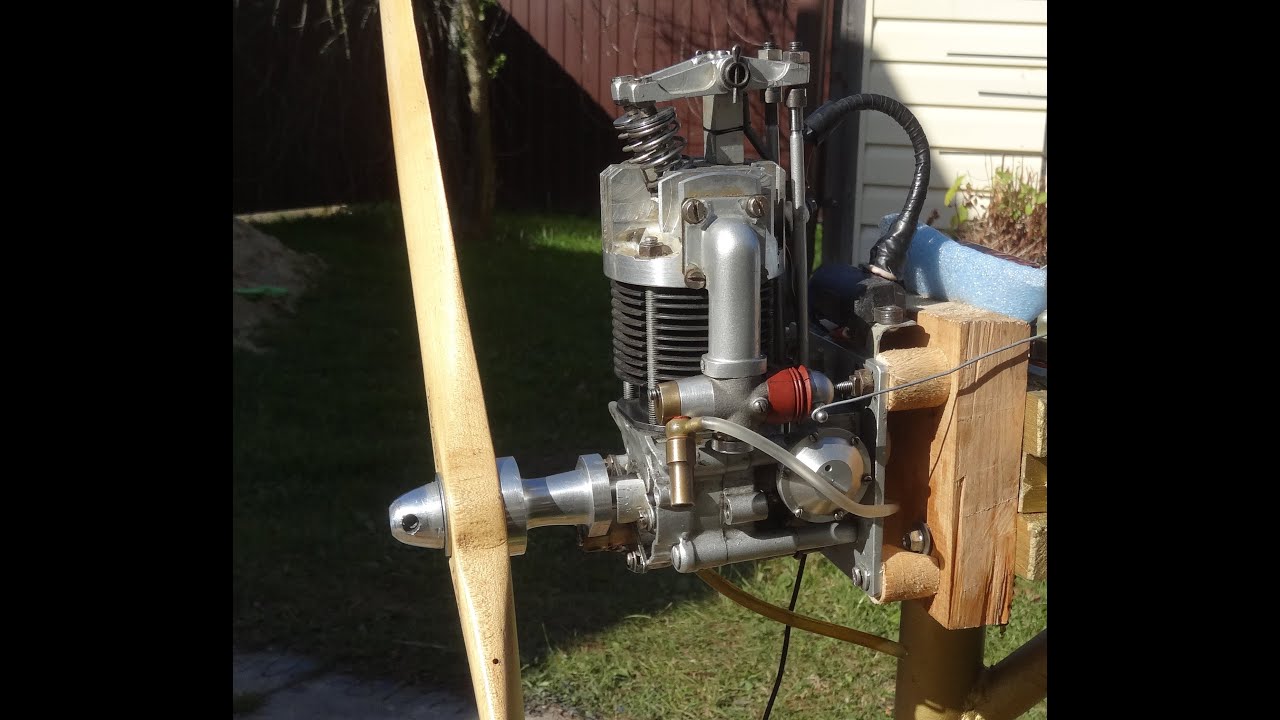 Запускаем четырёхтактник авиамодельный.