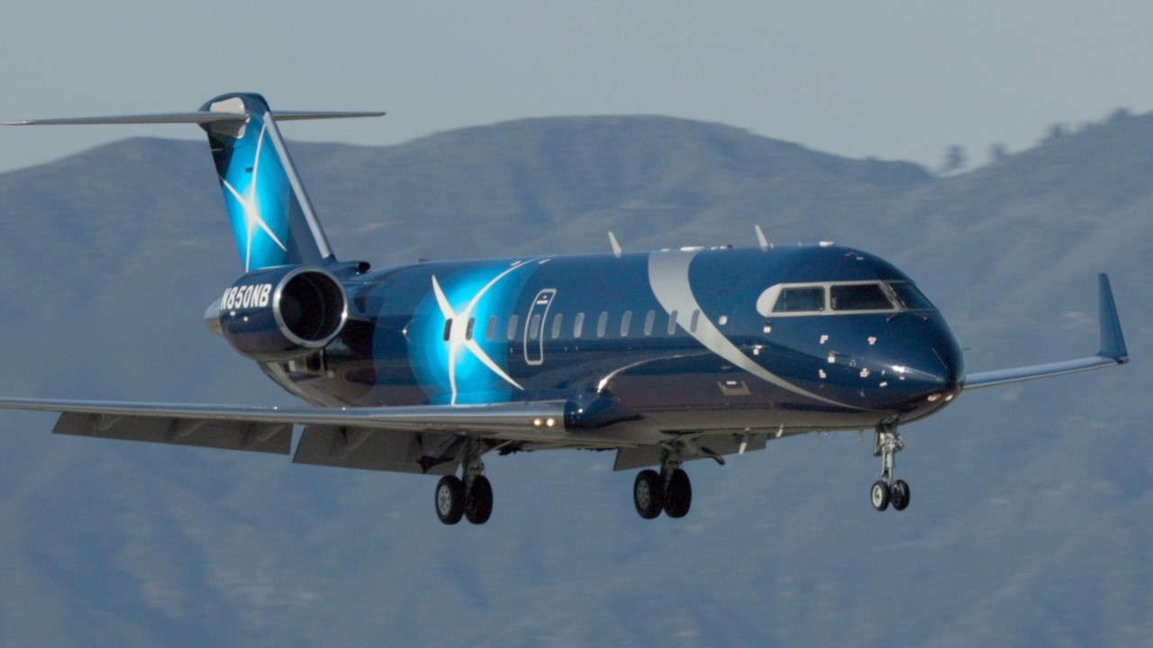 VAN NUYS AIRPORT PLANESPOTTING | Private Jet Action on Runway 16R/34L