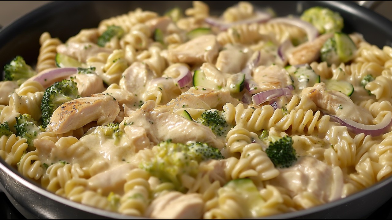 Паста с курицей и брокколи в кремовом соусе! Так вкусно, что не оторваться!