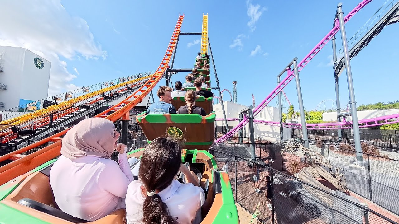 Аттракцион Kansas Twister Back Row POV - гонки вперед и назад в Movie World Australia.