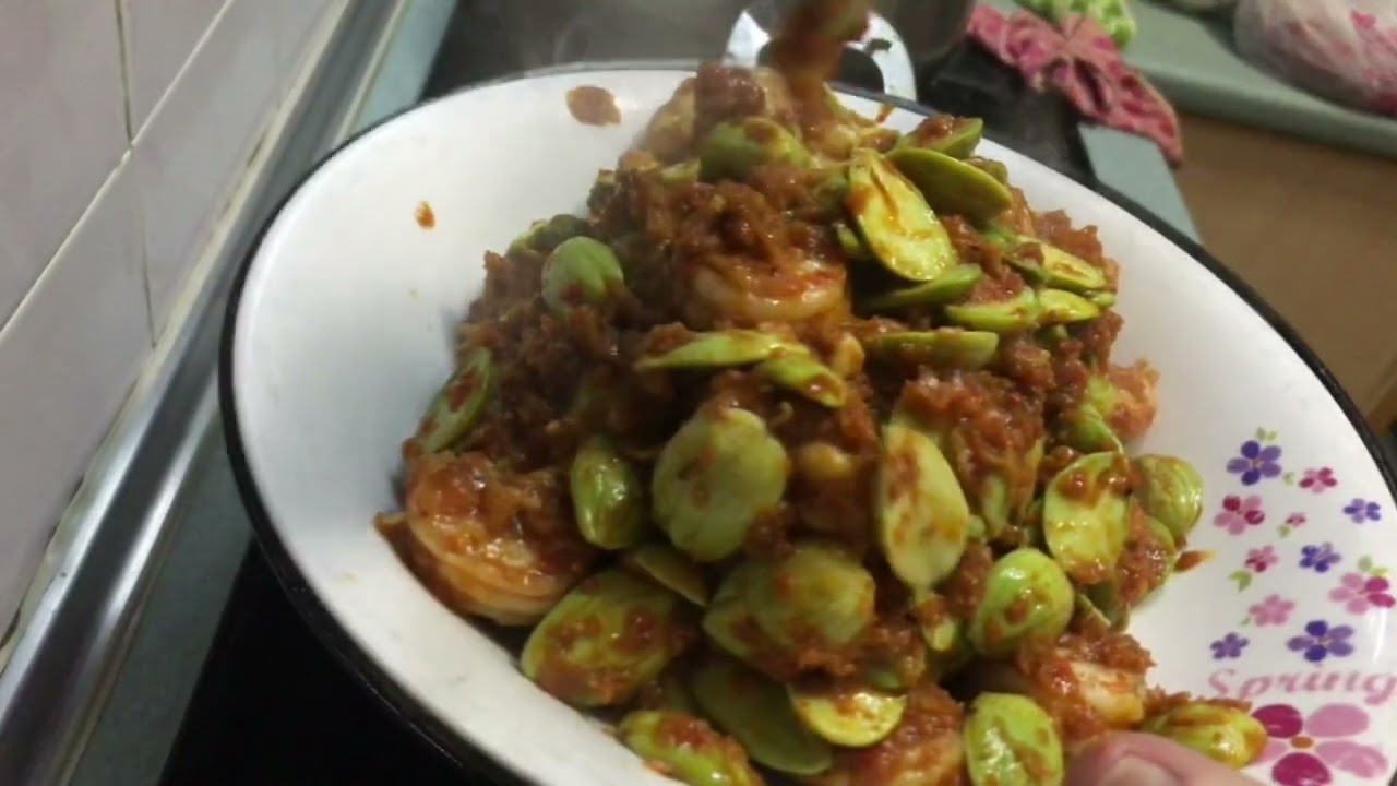 虾米马来煎臭豆炒虾仁和芒果糯米饭。